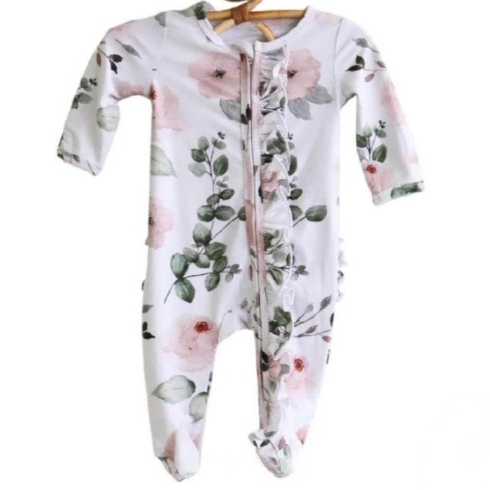 ⭐Caden Lane Millie's Dusty Rose floral Zipper Ruffle footie⭐